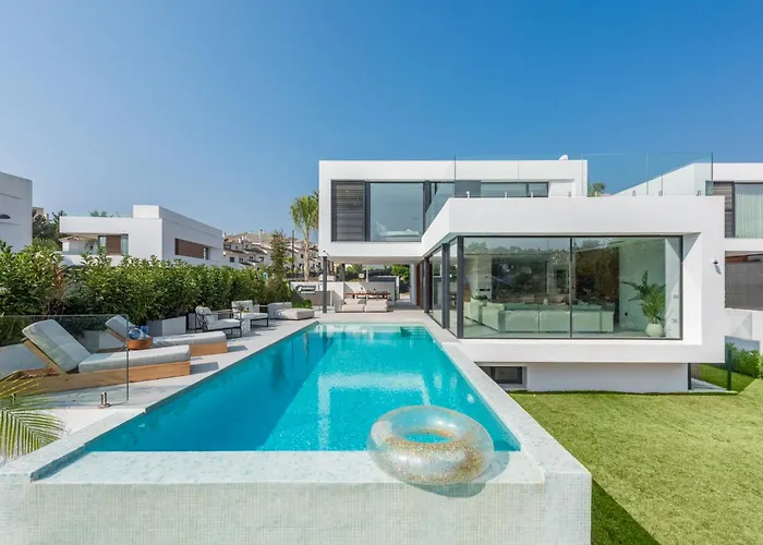 Extravagant 5 Bdrm Golfer's With Private Pool Estepona