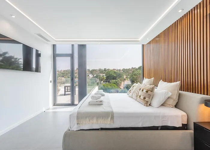 Extravagant 5 Bdrm Golfer's With Private Pool Estepona