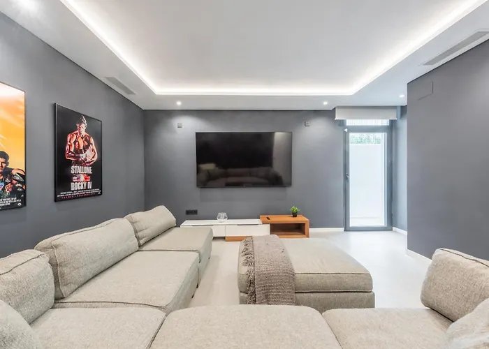 Extravagant 5 Bdrm Golfer's With Private Pool * 에스테포나