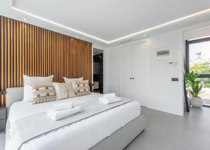 Extravagant 5 Bdrm Golfer's With Private Pool